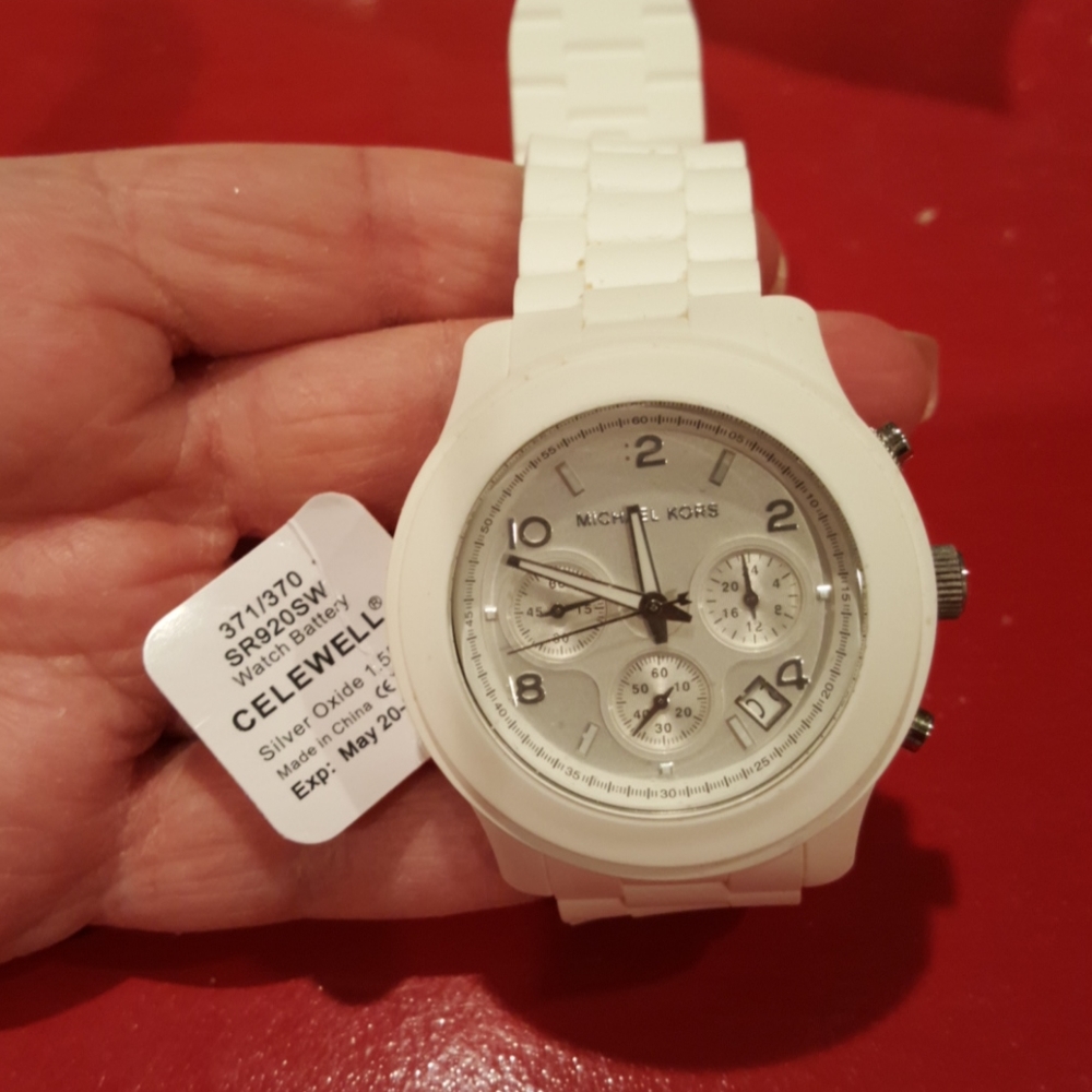 01:04 - Michael Kors Ladies Chronograph Women's Watch - Picture 9 of 15